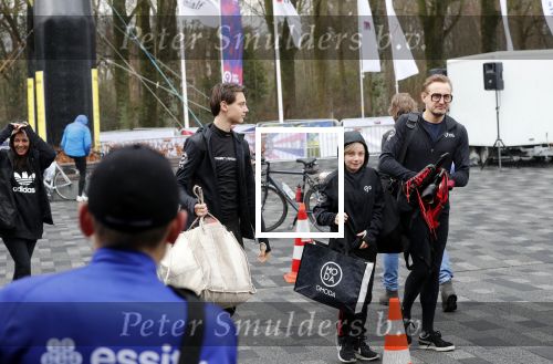 Heerenveen 17 maart 2019
De hollandse 100 voor de stichting lymphe&Co in Thialf.
Aanwezig oa Prins Bernhard jr Prinses Annette Prins Pieter Christiaan Mr Pieter v Vollenhoven Prinses Margriet Rosanna Kluivert Monique des Bouvrie en Tim Douwsma.