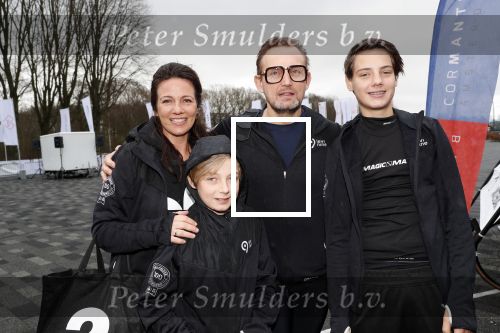 Heerenveen 17 maart 2019
De hollandse 100 voor de stichting lymphe&Co in Thialf.
Aanwezig oa Prins Bernhard jr Prinses Annette Prins Pieter Christiaan Mr Pieter v Vollenhoven Prinses Margriet Rosanna Kluivert Monique des Bouvrie en Tim Douwsma.