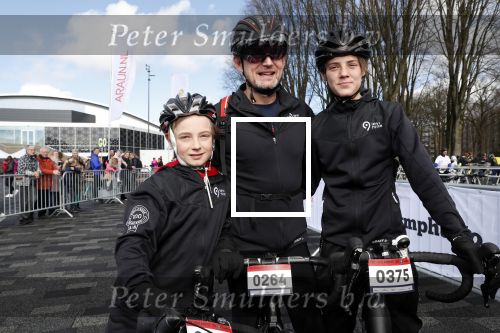 Heerenveen 17 maart 2019
De hollandse 100 voor de stichting lymphe&Co in Thialf.
Aanwezig oa Prins Bernhard jr Prinses Annette Prins Pieter Christiaan Mr Pieter v Vollenhoven Prinses Margriet Rosanna Kluivert Monique des Bouvrie en Tim Douwsma.