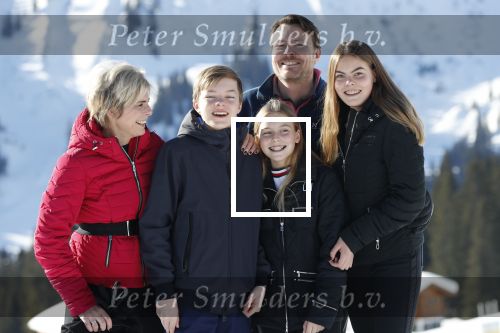 Lech 25 februari 2019
Koning Willem-Alexander, Koningin MÃ¡xima, Prinses Beatrix, Prins Constantijn, Prinses Laurentien en de prinsessen Amalia, Alexia en Ariane samen met Eloise, Leonore en Claus-Casimir tijdens de fotosessie tijdens de wintersportvakantie in Lech.