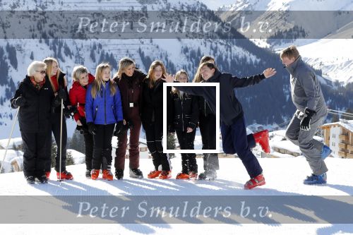 Lech 25 februari 2019
Koning Willem-Alexander, Koningin MÃ¡xima, Prinses Beatrix, Prins Constantijn, Prinses Laurentien en de prinsessen Amalia, Alexia en Ariane samen met Eloise, Leonore en Claus-Casimir tijdens de fotosessie tijdens de wintersportvakantie in Lech.