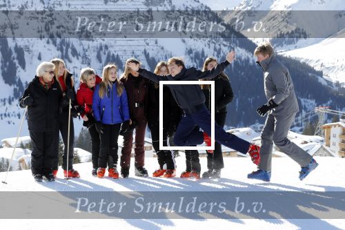 Lech 25 februari 2019
Koning Willem-Alexander, Koningin MÃ¡xima, Prinses Beatrix, Prins Constantijn, Prinses Laurentien en de prinsessen Amalia, Alexia en Ariane samen met Eloise, Leonore en Claus-Casimir tijdens de fotosessie tijdens de wintersportvakantie in Lech.