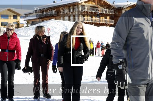 Lech 25 februari 2019
Koning Willem-Alexander, Koningin MÃ¡xima, Prinses Beatrix, Prins Constantijn, Prinses Laurentien en de prinsessen Amalia, Alexia en Ariane samen met Eloise, Leonore en Claus-Casimir tijdens de fotosessie tijdens de wintersportvakantie in Lech.
