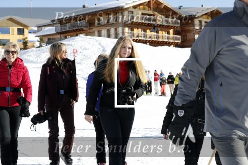 Lech 25 februari 2019
Koning Willem-Alexander, Koningin MÃ¡xima, Prinses Beatrix, Prins Constantijn, Prinses Laurentien en de prinsessen Amalia, Alexia en Ariane samen met Eloise, Leonore en Claus-Casimir tijdens de fotosessie tijdens de wintersportvakantie in Lech.