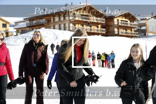 Lech 25 februari 2019
Koning Willem-Alexander, Koningin MÃ¡xima, Prinses Beatrix, Prins Constantijn, Prinses Laurentien en de prinsessen Amalia, Alexia en Ariane samen met Eloise, Leonore en Claus-Casimir tijdens de fotosessie tijdens de wintersportvakantie in Lech.