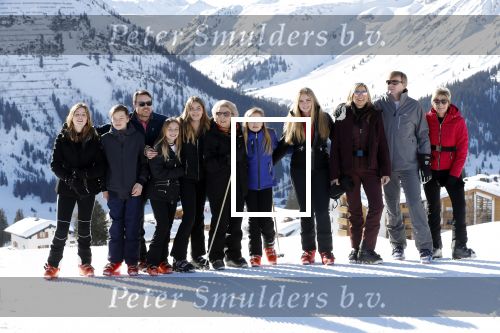 Lech 25 februari 2019
Koning Willem-Alexander, Koningin MÃ¡xima, Prinses Beatrix, Prins Constantijn, Prinses Laurentien en de prinsessen Amalia, Alexia en Ariane samen met Eloise, Leonore en Claus-Casimir tijdens de fotosessie tijdens de wintersportvakantie in Lech.