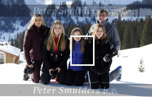 Lech 25 februari 2019
Koning Willem-Alexander, Koningin MÃ¡xima, Prinses Beatrix, Prins Constantijn, Prinses Laurentien en de prinsessen Amalia, Alexia en Ariane samen met Eloise, Leonore en Claus-Casimir tijdens de fotosessie tijdens de wintersportvakantie in Lech.
