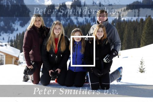 Lech 25 februari 2019
Koning Willem-Alexander, Koningin MÃ¡xima, Prinses Beatrix, Prins Constantijn, Prinses Laurentien en de prinsessen Amalia, Alexia en Ariane samen met Eloise, Leonore en Claus-Casimir tijdens de fotosessie tijdens de wintersportvakantie in Lech.