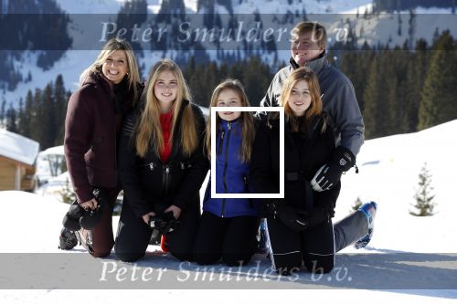 Lech 25 februari 2019
Koning Willem-Alexander, Koningin MÃ¡xima, Prinses Beatrix, Prins Constantijn, Prinses Laurentien en de prinsessen Amalia, Alexia en Ariane samen met Eloise, Leonore en Claus-Casimir tijdens de fotosessie tijdens de wintersportvakantie in Lech.
