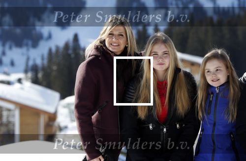 Lech 25 februari 2019
Koning Willem-Alexander, Koningin MÃ¡xima, Prinses Beatrix, Prins Constantijn, Prinses Laurentien en de prinsessen Amalia, Alexia en Ariane samen met Eloise, Leonore en Claus-Casimir tijdens de fotosessie tijdens de wintersportvakantie in Lech.