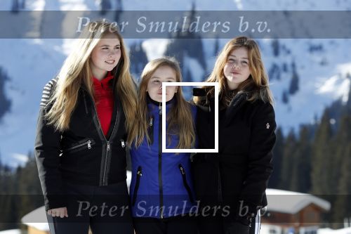 Lech 25 februari 2019
Koning Willem-Alexander, Koningin MÃ¡xima, Prinses Beatrix, Prins Constantijn, Prinses Laurentien en de prinsessen Amalia, Alexia en Ariane samen met Eloise, Leonore en Claus-Casimir tijdens de fotosessie tijdens de wintersportvakantie in Lech.
