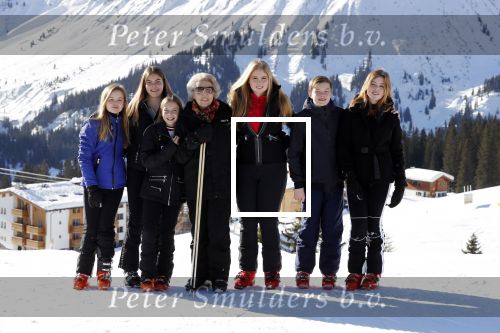 Lech 25 februari 2019
Koning Willem-Alexander, Koningin MÃ¡xima, Prinses Beatrix, Prins Constantijn, Prinses Laurentien en de prinsessen Amalia, Alexia en Ariane samen met Eloise, Leonore en Claus-Casimir tijdens de fotosessie tijdens de wintersportvakantie in Lech.