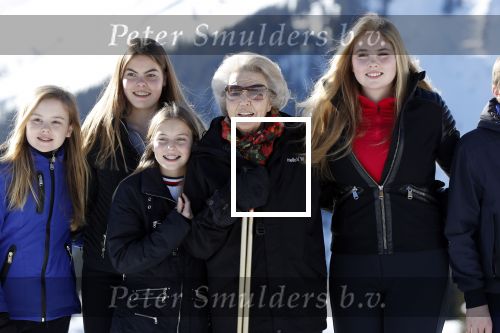 Lech 25 februari 2019
Koning Willem-Alexander, Koningin MÃ¡xima, Prinses Beatrix, Prins Constantijn, Prinses Laurentien en de prinsessen Amalia, Alexia en Ariane samen met Eloise, Leonore en Claus-Casimir tijdens de fotosessie tijdens de wintersportvakantie in Lech.