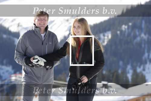 Lech 25 februari 2019
Koning Willem-Alexander, Koningin MÃ¡xima, Prinses Beatrix, Prins Constantijn, Prinses Laurentien en de prinsessen Amalia, Alexia en Ariane samen met Eloise, Leonore en Claus-Casimir tijdens de fotosessie tijdens de wintersportvakantie in Lech.