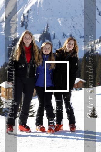 Lech 25 februari 2019
Koning Willem-Alexander, Koningin MÃ¡xima, Prinses Beatrix, Prins Constantijn, Prinses Laurentien en de prinsessen Amalia, Alexia en Ariane samen met Eloise, Leonore en Claus-Casimir tijdens de fotosessie tijdens de wintersportvakantie in Lech.