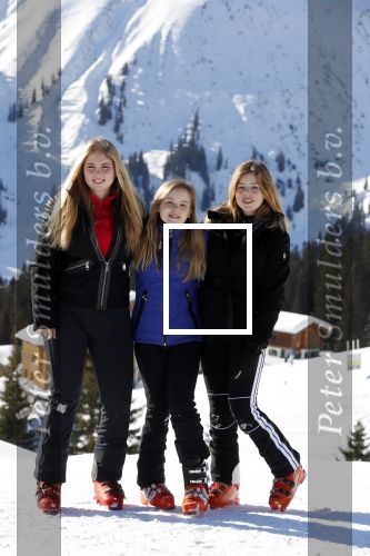 Lech 25 februari 2019
Koning Willem-Alexander, Koningin MÃ¡xima, Prinses Beatrix, Prins Constantijn, Prinses Laurentien en de prinsessen Amalia, Alexia en Ariane samen met Eloise, Leonore en Claus-Casimir tijdens de fotosessie tijdens de wintersportvakantie in Lech.