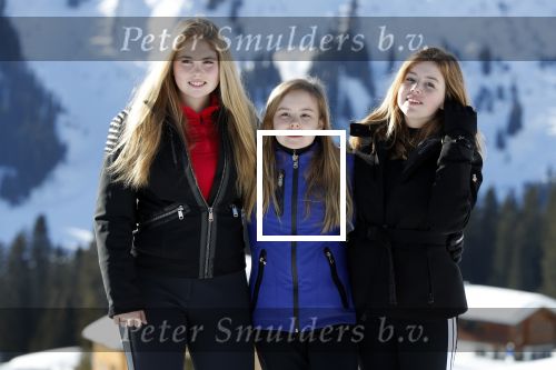 Lech 25 februari 2019
Koning Willem-Alexander, Koningin MÃ¡xima, Prinses Beatrix, Prins Constantijn, Prinses Laurentien en de prinsessen Amalia, Alexia en Ariane samen met Eloise, Leonore en Claus-Casimir tijdens de fotosessie tijdens de wintersportvakantie in Lech.