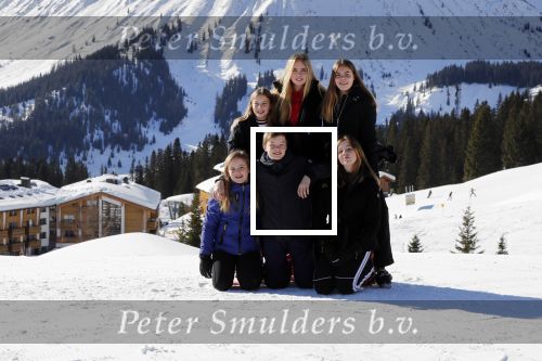 Lech 25 februari 2019
Koning Willem-Alexander, Koningin MÃ¡xima, Prinses Beatrix, Prins Constantijn, Prinses Laurentien en de prinsessen Amalia, Alexia en Ariane samen met Eloise, Leonore en Claus-Casimir tijdens de fotosessie tijdens de wintersportvakantie in Lech.