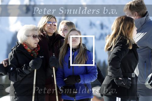 Lech 25 februari 2019
Koning Willem-Alexander, Koningin MÃ¡xima, Prinses Beatrix, Prins Constantijn, Prinses Laurentien en de prinsessen Amalia, Alexia en Ariane samen met Eloise, Leonore en Claus-Casimir tijdens de fotosessie tijdens de wintersportvakantie in Lech.