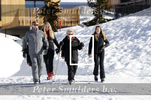 Lech 25 februari 2019
Koning Willem-Alexander, Koningin MÃ¡xima, Prinses Beatrix, Prins Constantijn, Prinses Laurentien en de prinsessen Amalia, Alexia en Ariane samen met Eloise, Leonore en Claus-Casimir tijdens de fotosessie tijdens de wintersportvakantie in Lech.