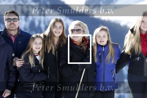 Lech 25 februari 2019
Koning Willem-Alexander, Koningin MÃ¡xima, Prinses Beatrix, Prins Constantijn, Prinses Laurentien en de prinsessen Amalia, Alexia en Ariane samen met Eloise, Leonore en Claus-Casimir tijdens de fotosessie tijdens de wintersportvakantie in Lech.