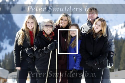 Lech 25 februari 2019
Koning Willem-Alexander, Koningin MÃ¡xima, Prinses Beatrix, Prins Constantijn, Prinses Laurentien en de prinsessen Amalia, Alexia en Ariane samen met Eloise, Leonore en Claus-Casimir tijdens de fotosessie tijdens de wintersportvakantie in Lech.