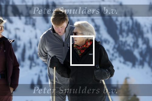 Lech 25 februari 2019
Koning Willem-Alexander, Koningin MÃ¡xima, Prinses Beatrix, Prins Constantijn, Prinses Laurentien en de prinsessen Amalia, Alexia en Ariane samen met Eloise, Leonore en Claus-Casimir tijdens de fotosessie tijdens de wintersportvakantie in Lech.