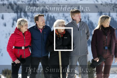 Lech 25 februari 2019
Koning Willem-Alexander, Koningin MÃ¡xima, Prinses Beatrix, Prins Constantijn, Prinses Laurentien en de prinsessen Amalia, Alexia en Ariane samen met Eloise, Leonore en Claus-Casimir tijdens de fotosessie tijdens de wintersportvakantie in Lech.