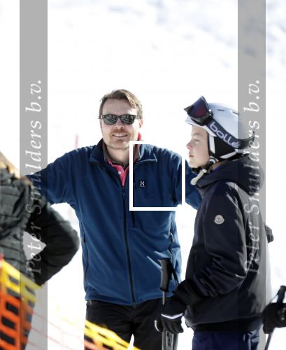 Lech 25 februari 2019
Koning Willem-Alexander, Koningin MÃ¡xima, Prinses Beatrix, Prins Constantijn, Prinses Laurentien en de prinsessen Amalia, Alexia en Ariane samen met Eloise, Leonore en Claus-Casimir tijdens de fotosessie tijdens de wintersportvakantie in Lech.