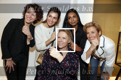 Amsterdam 4 februari 2019
Presentatie armbandje câ€™est Moi  (Art) voor de Esther Vergeer foundation.
Aanwezig zijn Esther Vergeer Quinty Trustfull Anouk Smulders Evelien de Bruijn en Mark Teurlings.