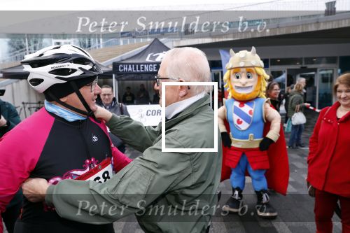 Heerenveen 17 maart 2019
De hollandse 100 voor de stichting lymphe&Co in Thialf.
Aanwezig oa Prins Bernhard jr Prinses Annette Prins Pieter Christiaan Mr Pieter v Vollenhoven Prinses Margriet Rosanna Kluivert Monique des Bouvrie en Tim Douwsma.