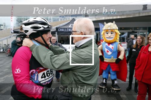Heerenveen 17 maart 2019
De hollandse 100 voor de stichting lymphe&Co in Thialf.
Aanwezig oa Prins Bernhard jr Prinses Annette Prins Pieter Christiaan Mr Pieter v Vollenhoven Prinses Margriet Rosanna Kluivert Monique des Bouvrie en Tim Douwsma.
