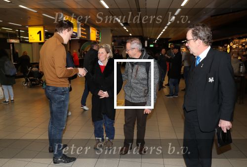 Amsterdam, 16 Februari 2019
Aankomst op Schiphol van Ria Bartling (vriendin oud-bokser Rudi Lubbers) samen met Dr. Martin Wagtmans in gesprek met Nick Dijkmaan