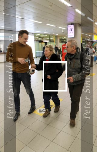 Amsterdam, 16 Februari 2019
Aankomst op Schiphol van Ria Bartling (vriendin oud-bokser Rudi Lubbers) samen met Dr. Martin Wagtmans in gesprek met Nick Dijkmaan