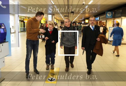 Amsterdam, 16 Februari 2019
Aankomst op Schiphol van Ria Bartling (vriendin oud-bokser Rudi Lubbers) samen met Dr. Martin Wagtmans in gesprek met Nick Dijkmaan