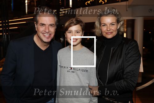 Zaandag 4 februari 2019
PremiÃ¨re Laten we eerlijk zijn in het zaantheater. Richard Kemper met zijn vrouw en zoon