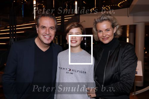 Zaandag 4 februari 2019
PremiÃ¨re Laten we eerlijk zijn in het zaantheater. Richard Kemper met zijn vrouw en zoon