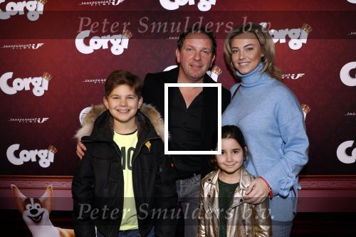 Amsterdam 10 februari 2019
Premiere Corgi in pathe arena. Robert Leroy met partner Jamie de Boer en zijn zoon en dochter