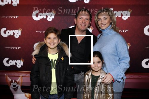 Amsterdam 10 februari 2019
Premiere Corgi in pathe arena. Robert Leroy met partner Jamie de Boer en zijn zoon en dochter
