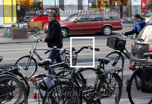 Amsterdam 9 maart 2019
Robert ten Brink en zijn vrouw Roos op de fiets in Amsterdam.