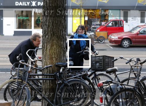 Amsterdam 9 maart 2019
Robert ten Brink en zijn vrouw Roos op de fiets in Amsterdam.
