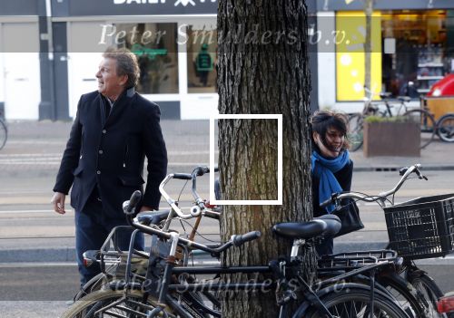 Amsterdam 9 maart 2019
Robert ten Brink en zijn vrouw Roos op de fiets in Amsterdam.