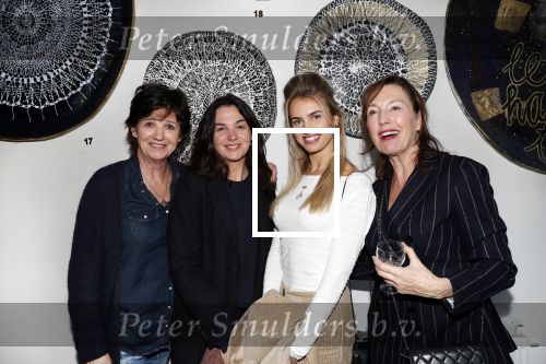 Amsterdam 9 maart 2019
Opening expositie Bert Kuizenga. Martine v Os met dochter en Roosje Kuizenga met moeder