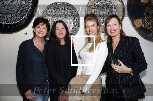 Amsterdam 9 maart 2019
Opening expositie Bert Kuizenga. Martine v Os met dochter en Roosje Kuizenga met moeder