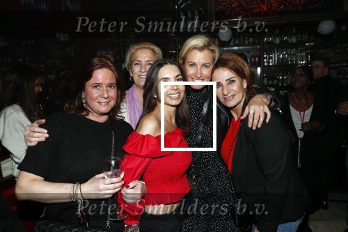 Amsterdam 14 februari 2019
Feestje voor de kluivert dog rescue foundation in het toppers cafe. Rossana Kluivert met Lucienne de Kenter Anouk Smulders en vriendinnen