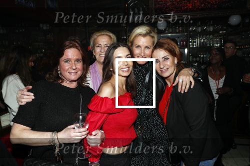 Amsterdam 14 februari 2019
Feestje voor de kluivert dog rescue foundation in het toppers cafe. Rossana Kluivert met Lucienne de Kenter Anouk Smulders en vriendinnen