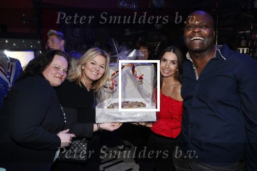 Amsterdam 14 februari 2019
Feestje voor de kluivert dog rescue foundation in het toppers cafe. Rosanna Kluivert met Bandabou catering