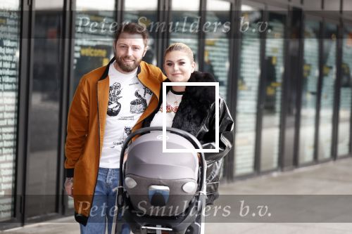 Amsterdam 28 februari 2019
Roxeanne Hazes en haar vriend Erik Zwennes achter de kinderwagen.