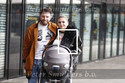 Amsterdam 28 februari 2019
Roxeanne Hazes en haar vriend Erik Zwennes achter de kinderwagen.