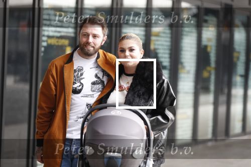 Amsterdam 28 februari 2019
Roxeanne Hazes en haar vriend Erik Zwennes achter de kinderwagen.